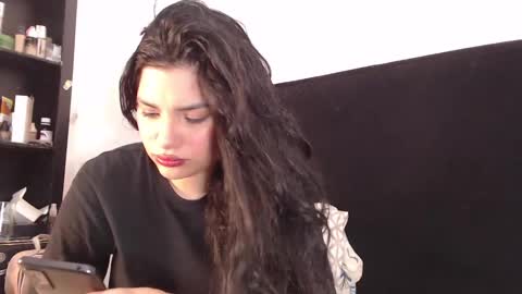 lolaa_staars online show from January 26, 2025, 12:01 pm