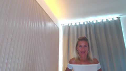 Snapshot of lolaaelita chatting on December 4, 2024, 6:55 am Lola online show from December 4, 2024, 6:55 am