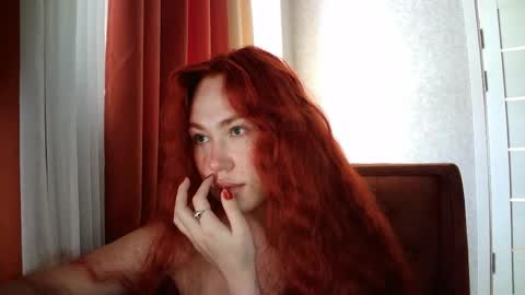 Snapshot of lolaamint_ chatting on April 5, 2026, 8:11 am LolaaMint online show from April 5, 2026, 8:11 am