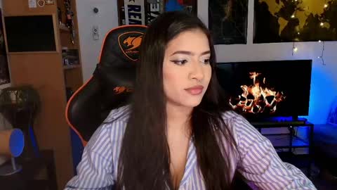 lolaasmith_21 online show from May 18, 2026, 7:31 pm