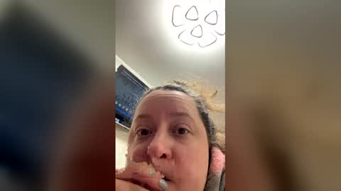 lolaatatee online show from April 25, 2026, 6:16 pm