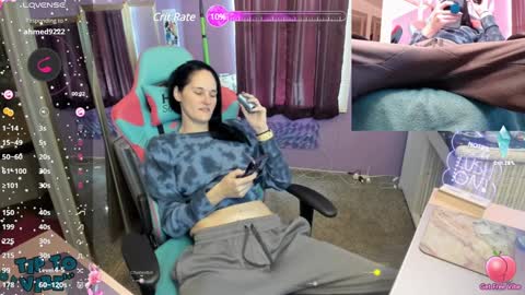 Snapshot of lolabunny9 chatting on December 5, 2024, 3:50 pm Lola online show from December 5, 2024, 3:50 pm
