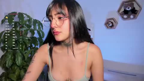 Snapshot of lolaleah_ chatting on July 21, 2026, 11:51 pm Lola online show from July 21, 2026, 11:51 pm