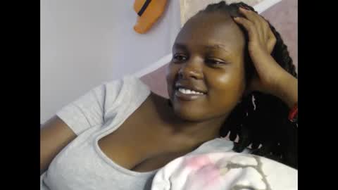 lolamia7 online show from November 11, 2025, 6:02 am