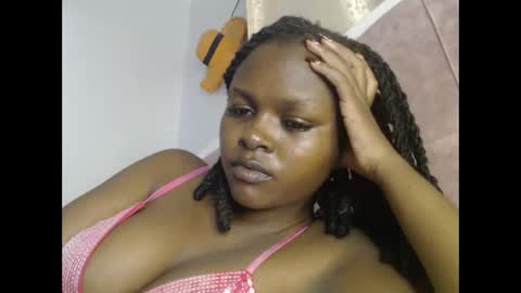 lolamia7 online show from November 20, 2025, 6:13 am