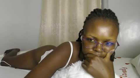 lolamia7 online show from April 30, 2026, 6:58 pm