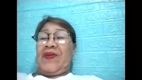 Snapshot of lolamommie chatting on January 17, 2026, 12:32 pm tey online show from January 17, 2026, 12:32 pm