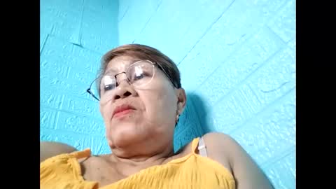 Snapshot of lolamommie chatting on January 18, 2026, 1:42 am tey online show from January 18, 2026, 1:42 am