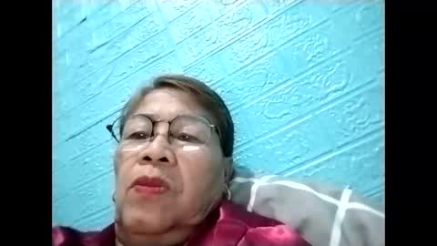 Snapshot of lolamommie chatting on January 18, 2026, 10:24 pm tey online show from January 18, 2026, 10:24 pm