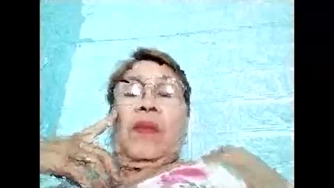 Snapshot of lolamommie chatting on February 2, 2026, 3:49 am tey online show from February 2, 2026, 3:49 am