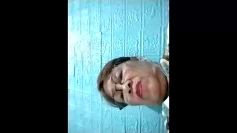 Snapshot of lolamommie chatting on February 3, 2026, 12:10 pm tey online show from February 3, 2026, 12:10 pm