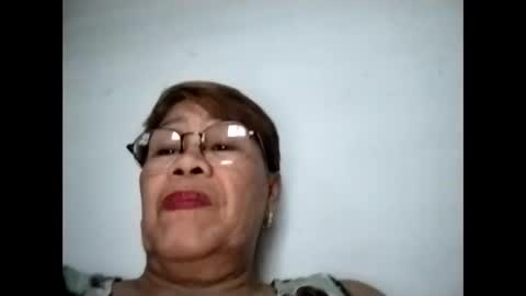 Snapshot of lolamommie chatting on February 4, 2026, 6:41 am tey online show from February 4, 2026, 6:41 am