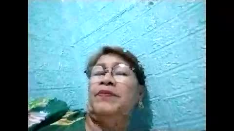 Snapshot of lolamommie chatting on February 5, 2026, 11:37 am tey online show from February 5, 2026, 11:37 am