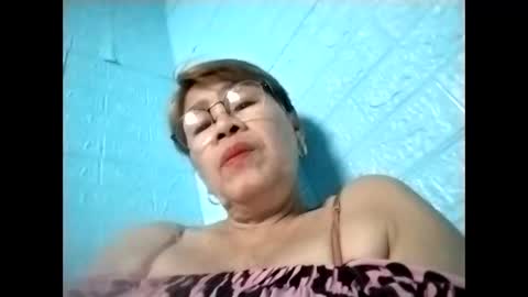 Snapshot of lolamommie chatting on February 8, 2026, 2:26 am tey online show from February 8, 2026, 2:26 am