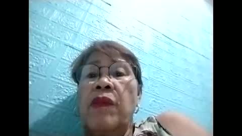 Snapshot of lolamommie chatting on February 15, 2026, 1:20 pm tey online show from February 15, 2026, 1:20 pm