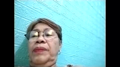 Snapshot of lolamommie chatting on February 16, 2026, 10:50 pm tey online show from February 16, 2026, 10:50 pm