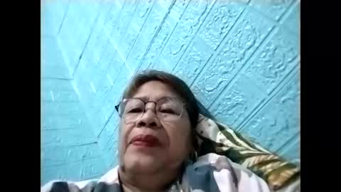 Snapshot of lolamommie chatting on February 19, 2026, 8:38 pm tey online show from February 19, 2026, 8:38 pm