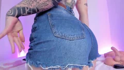 Lola online show from February 13, 2025, 7:42 pm