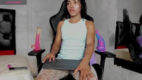 lolareyes1 online show from February 22, 2026, 5:22 pm