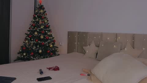 Lola online show from December 8, 2024, 3:00 am