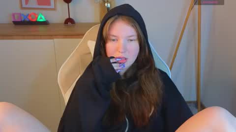 Mona online show from September 25, 2025, 2:43 pm