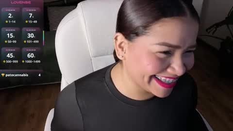 loly_marce online show from November 28, 2025, 10:01 pm