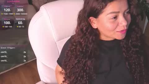 loly_marce online show from December 22, 2025, 8:50 pm