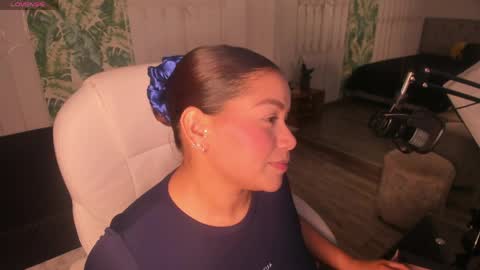 loly_marce online show from April 12, 2026, 7:41 pm