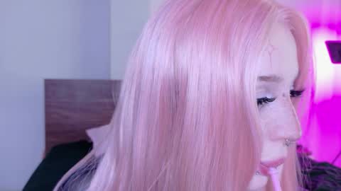 Snapshot of lolykari chatting on June 8, 2026, 7:31 am Kari online show from June 8, 2026, 7:31 am