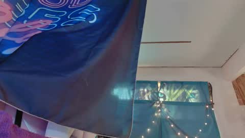 Londoncashmere69  online show from December 10, 2024, 3:12 pm