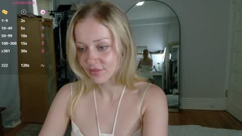 Snapshot of looking444love888 chatting on July 10, 2026, 12:04 am Elanor online show from July 10, 2026, 12:04 am