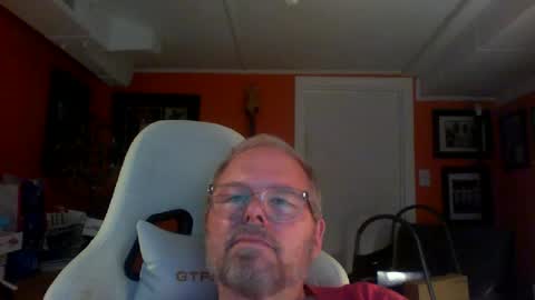 loosegravl online show from July 20, 2026, 7:38 pm