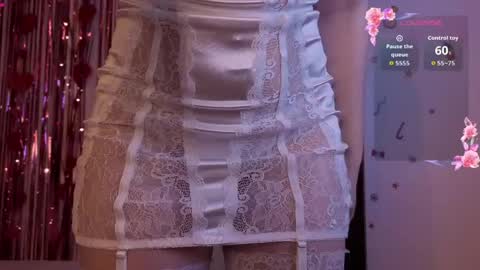 Lora online show from April 19, 2026, 6:10 pm