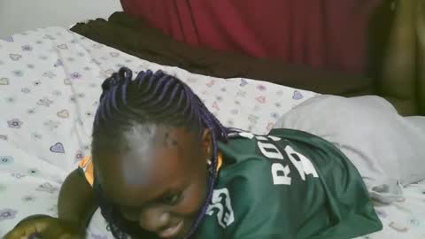 lora_amor online show from November 23, 2025, 9:09 am