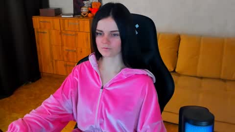 Snapshot of lora_cain chatting on January 13, 2025, 5:55 pm Lora Cain online show from January 13, 2025, 5:55 pm