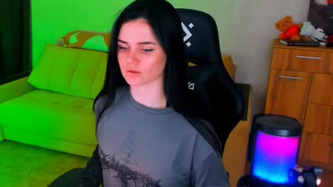 Snapshot of lora_cain chatting on February 10, 2025, 6:03 pm Lora Cain online show from February 10, 2025, 6:03 pm