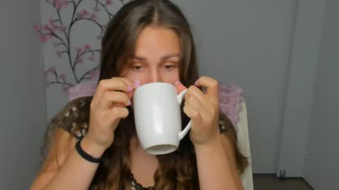 Snapshot of lora_kisses chatting on June 29, 2026, 5:35 am Lora online show from June 29, 2026, 5:35 am