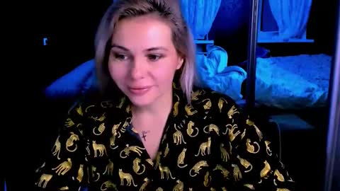 Lora online show from November 11, 2025, 2:22 am