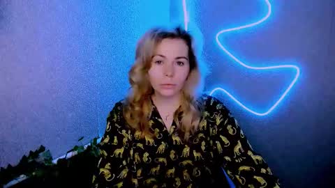 Lora online show from February 2, 2026, 2:54 am