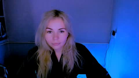 Lora online show from April 21, 2026, 2:51 am