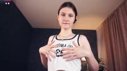 Lora online show from October 26, 2025, 5:13 am