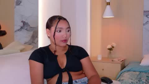 Snapshot of loraine_rios chatting on April 14, 2026, 5:02 am Loraine Rios online show from April 14, 2026, 5:02 am
