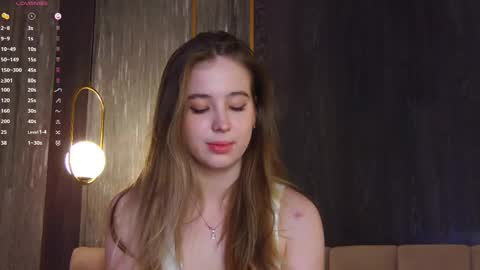 Snapshot of loraineluff chatting on March 7, 2025, 8:44 pm Loraine online show from March 7, 2025, 8:44 pm