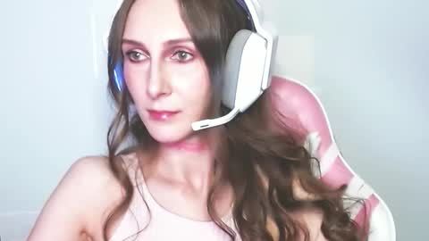 Lora  online show from April 2, 2026, 1:36 am