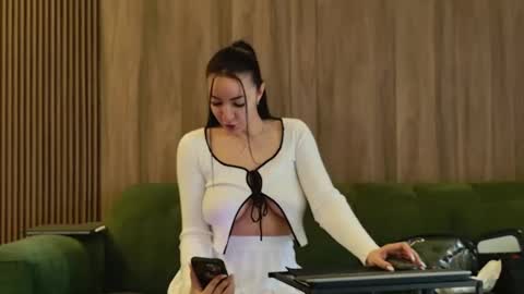 Snapshot of lorawarnner chatting on March 2, 2025, 7:43 am Miss online show from March 2, 2025, 7:43 am