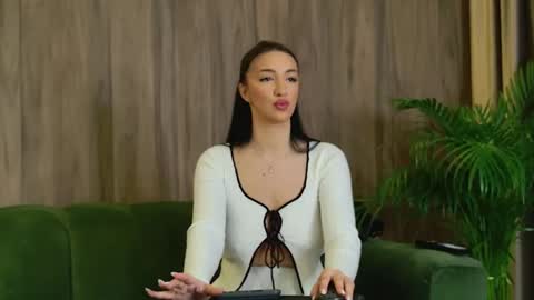 Snapshot of lorawarnner chatting on March 2, 2025, 10:45 am Miss online show from March 2, 2025, 10:45 am