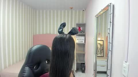 lorelaigiven online show from December 2, 2025, 12:32 pm