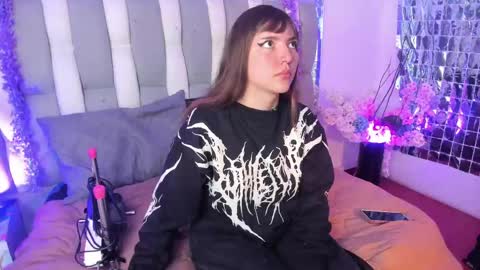 Loren   online show from June 1, 2026, 12:07 pm
