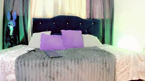 lesly lorena online show from April 1, 2026, 7:22 pm