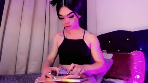 lesly lorena online show from July 3, 2026, 3:13 am